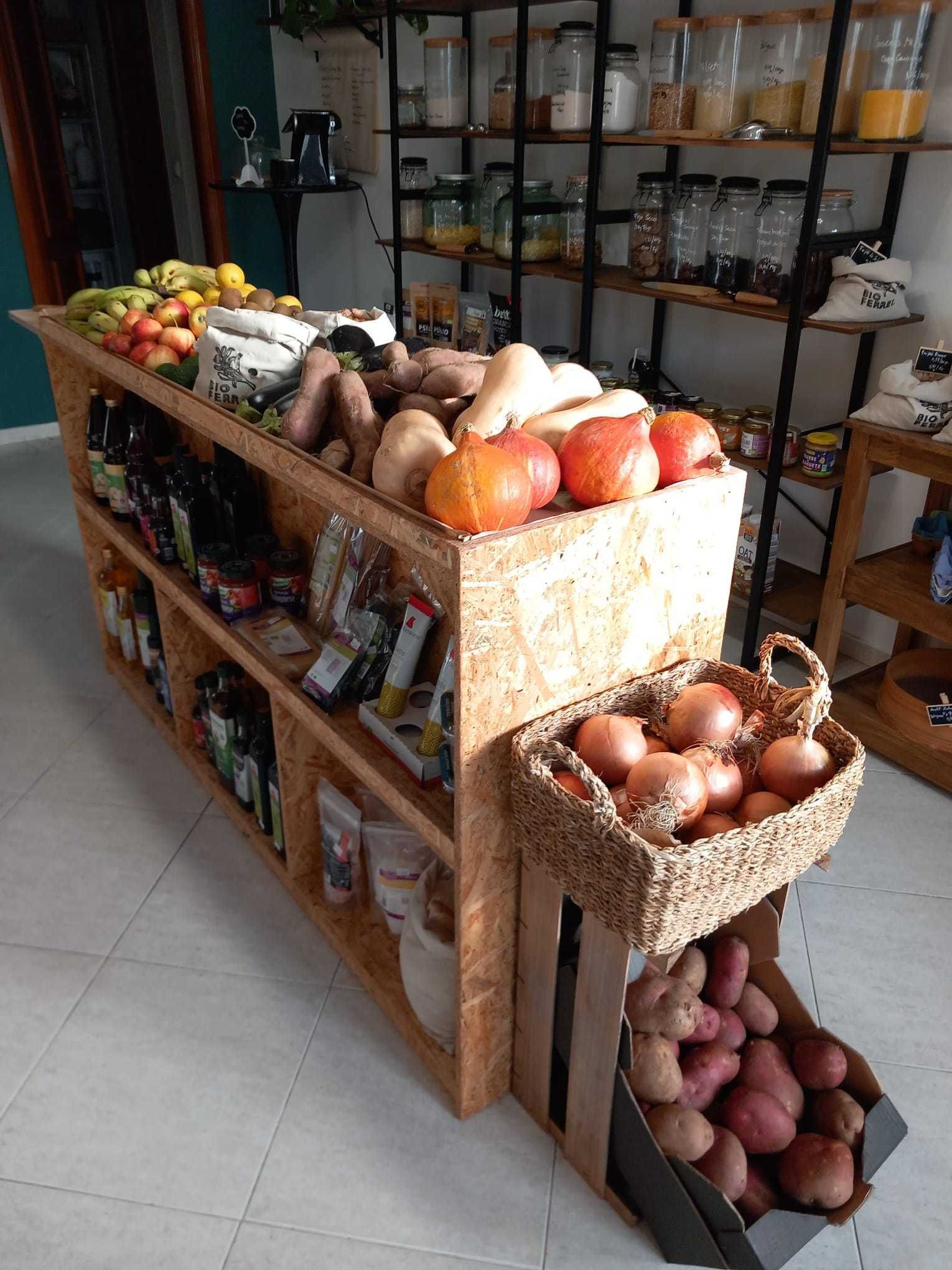 Bonita ilha de exposição de mercadoria