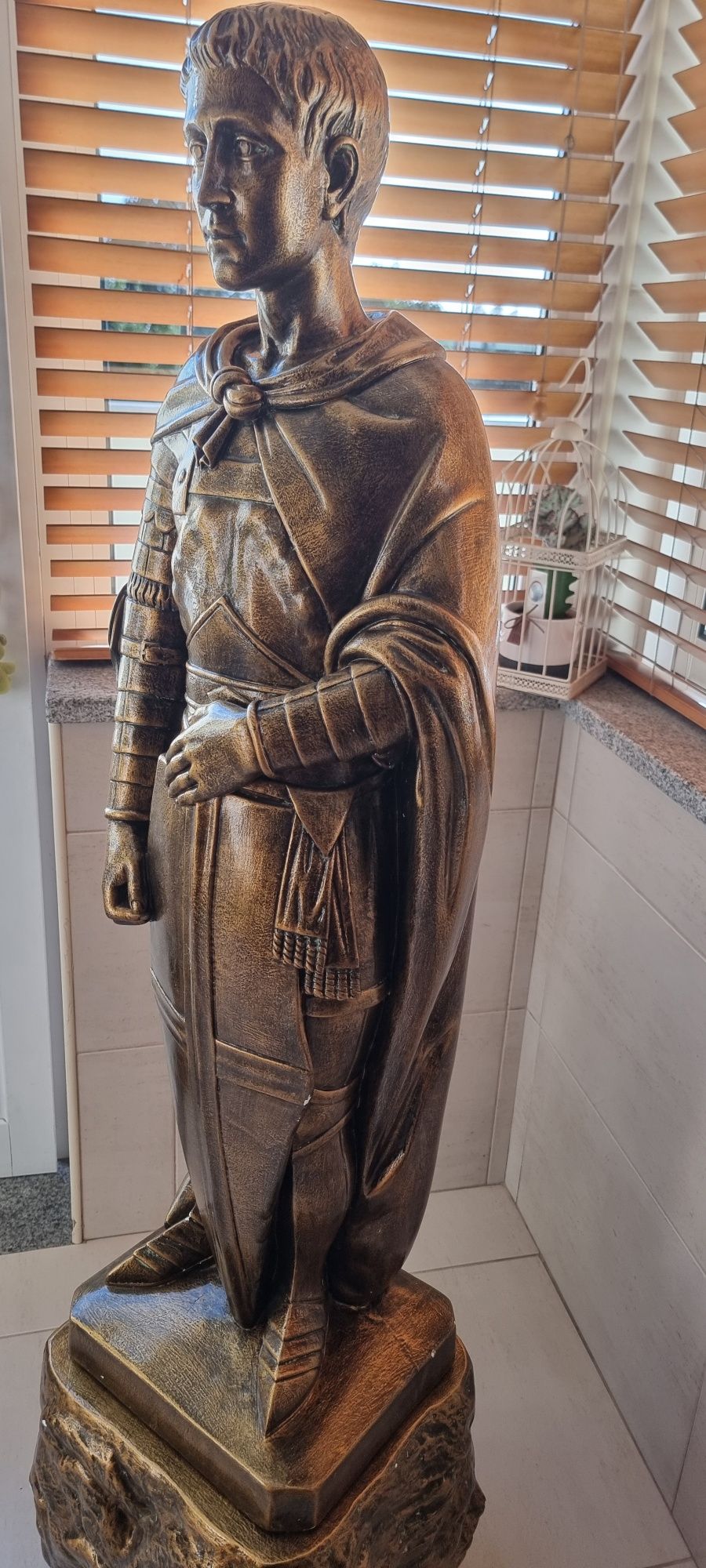 Estátua soldado com cepo (cor bronze)