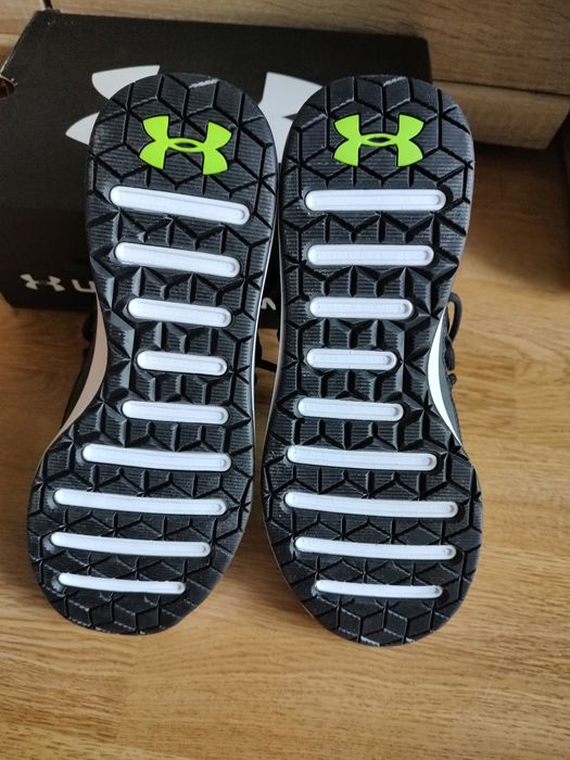Buty sportowe damskie firmy Under Armour model
