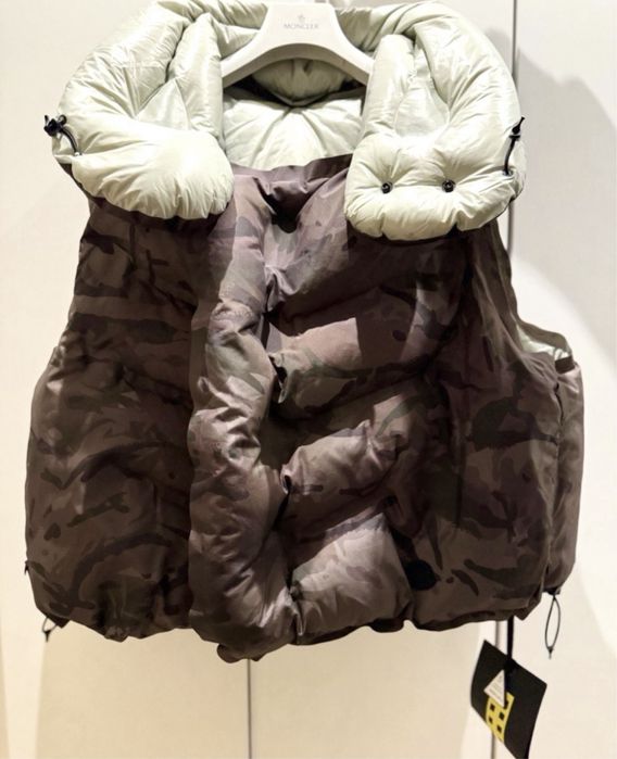 Продам жилетку Moncler