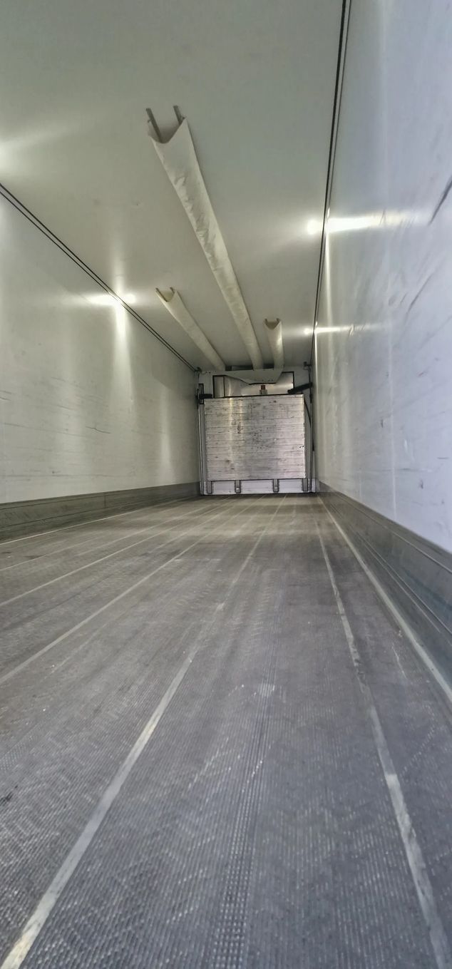 Schmitz Cargobull SCB*S3B  Bardzo mały przebieg km/mth niestandartowe wyposażenie,stan b.dobry