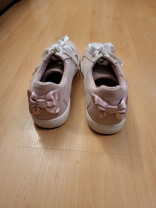 Buty sportowe damskie