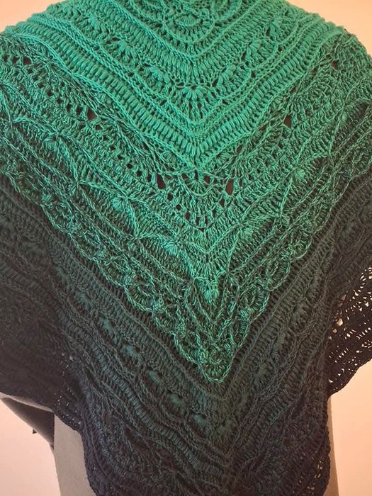 Chusta szydełkiem dziergana