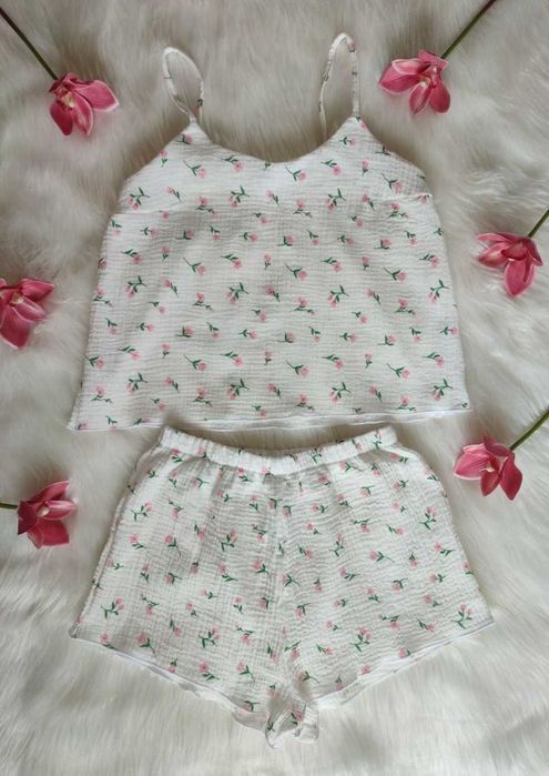 Женская белая муслиновая пижама с тюльпанами шорты и майка