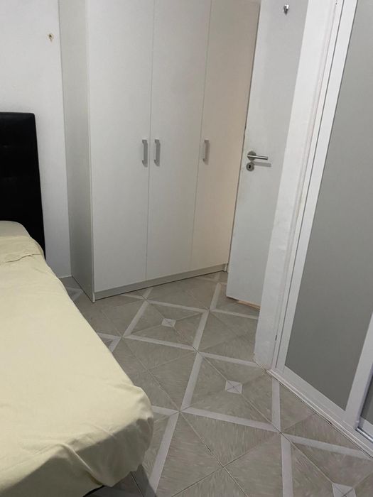 Aluga-se quarto de Casal nas Mercês