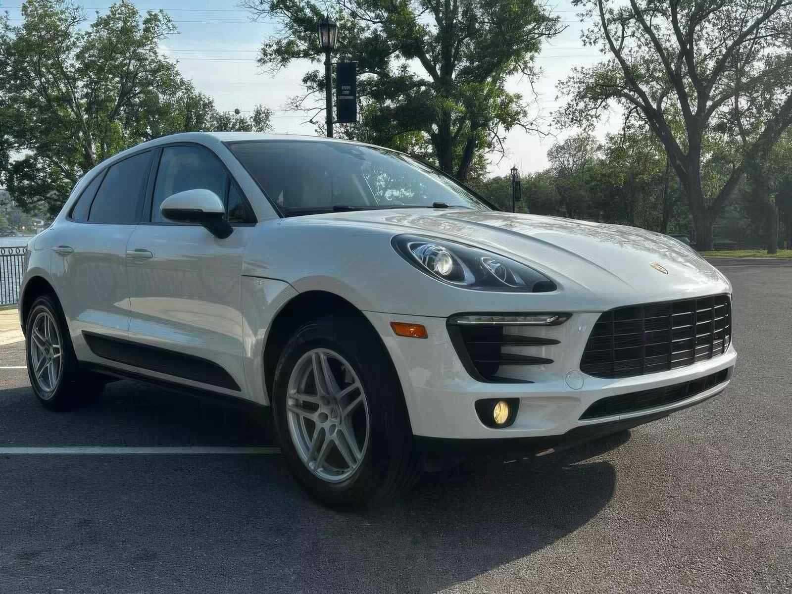 2017  Porsche   Macan