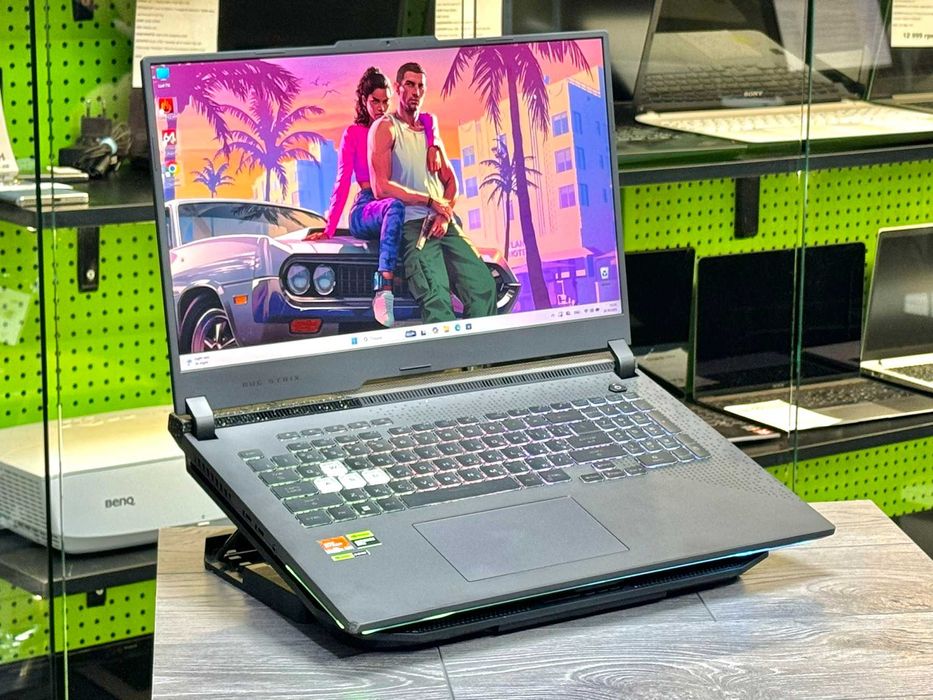 17.3'' Asus Rog Strix G713p / 240Hz / Ryzen 9 7845Hx / RTX 4060 140w
