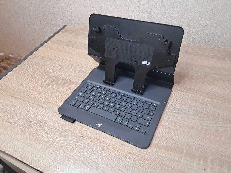 Клавіатура - чохол для планшету Logitech Universal Folio