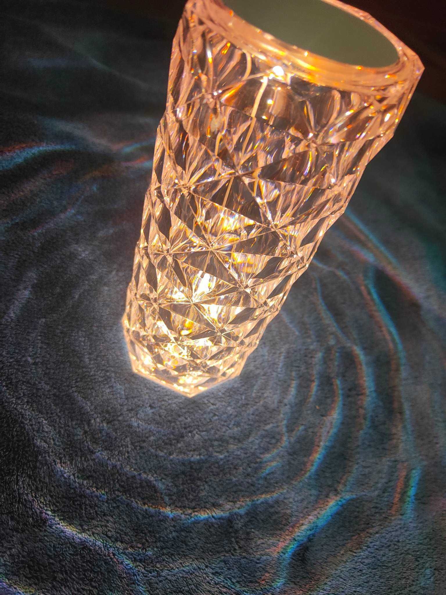 Brilha como um diamante! Candeeiro Led Touch Cristal Diamond!
