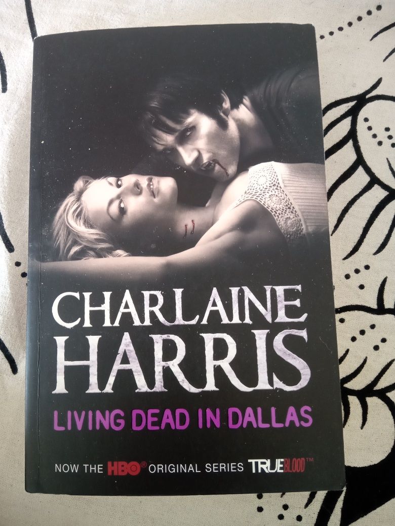 5 livros da saga True blood de Charlaine Harris