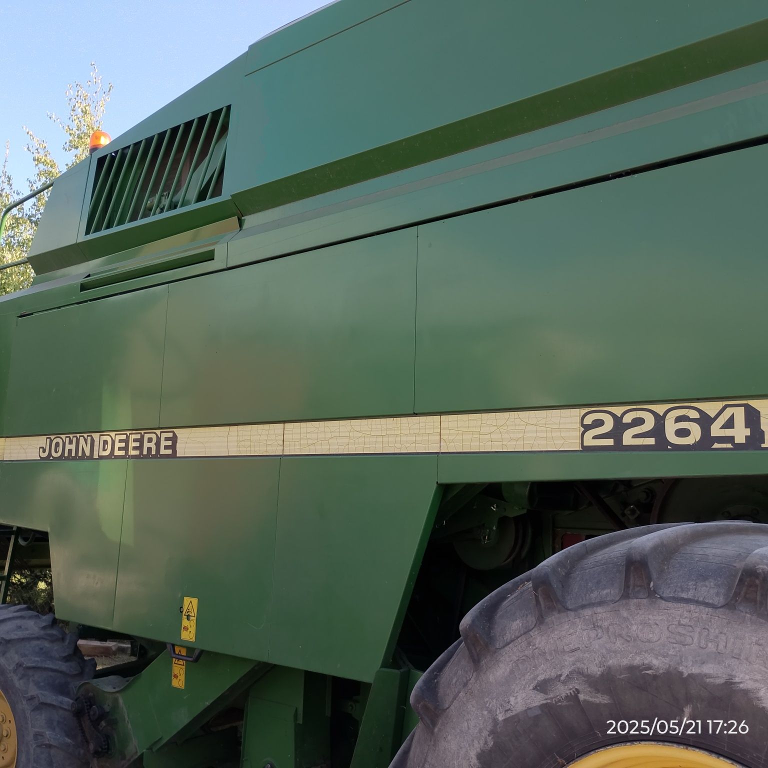 John Deere  2264