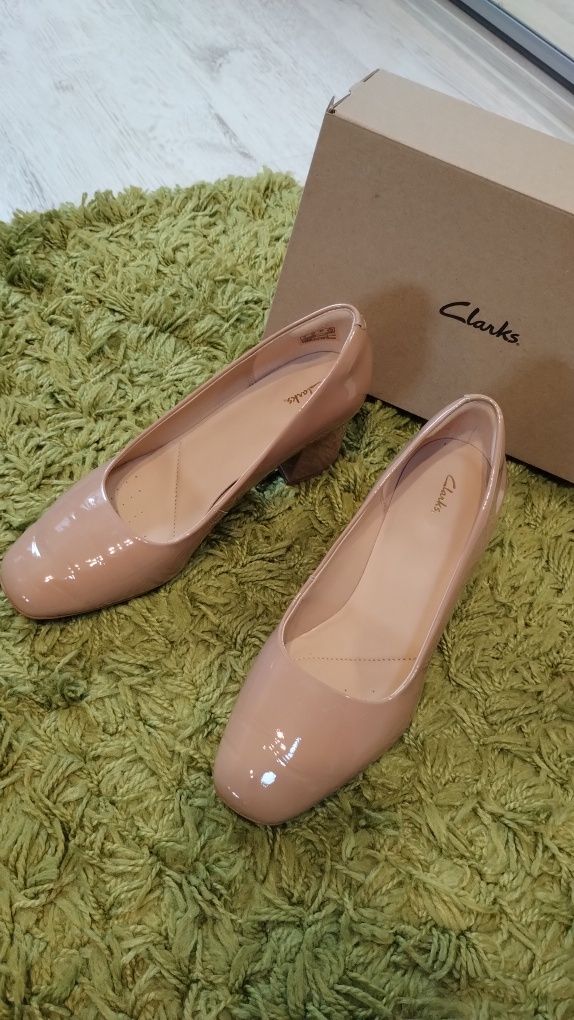 Clarks czółenka beżowe r. 37