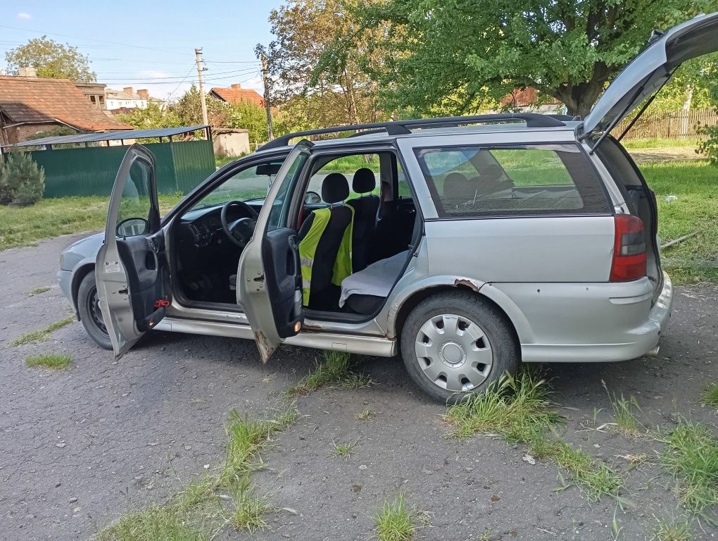 Продам автомобіль Opel Vectra 2000p