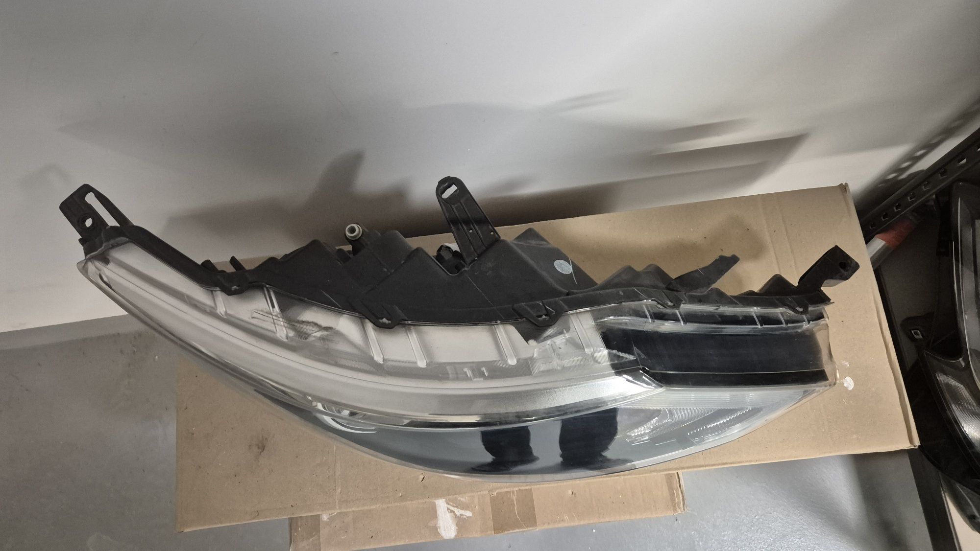 Lampa przednia Prawa NISSAN QASHQAI J11 przed liftem