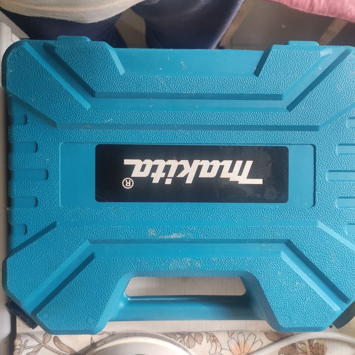 Шурупокрут Makita