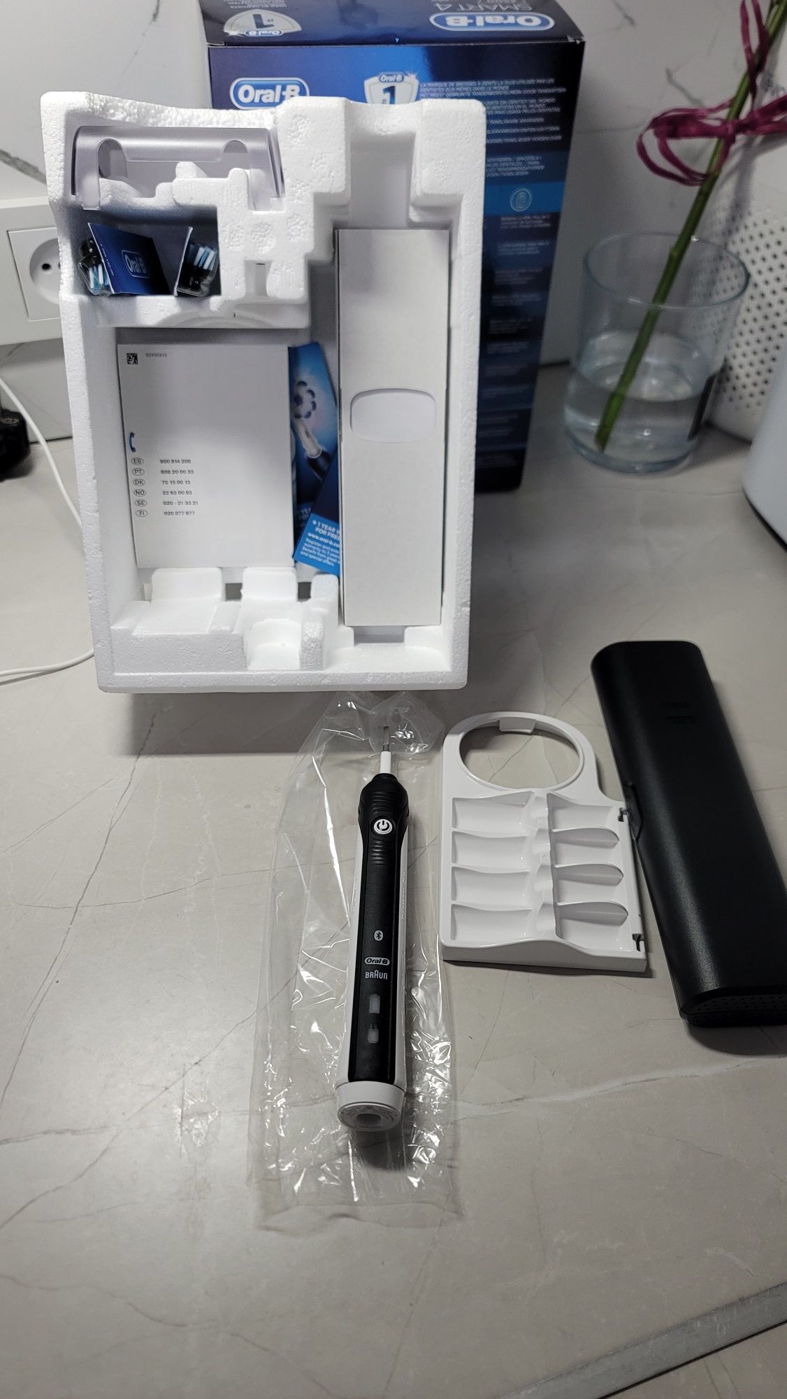 Електрична зубна щітка Oral-B Smart4