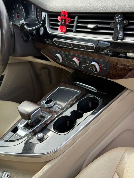 Продам Audi Q7 2017 рік можлива розстрочка,кредит!