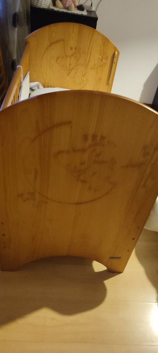 Cama de bebê madeira