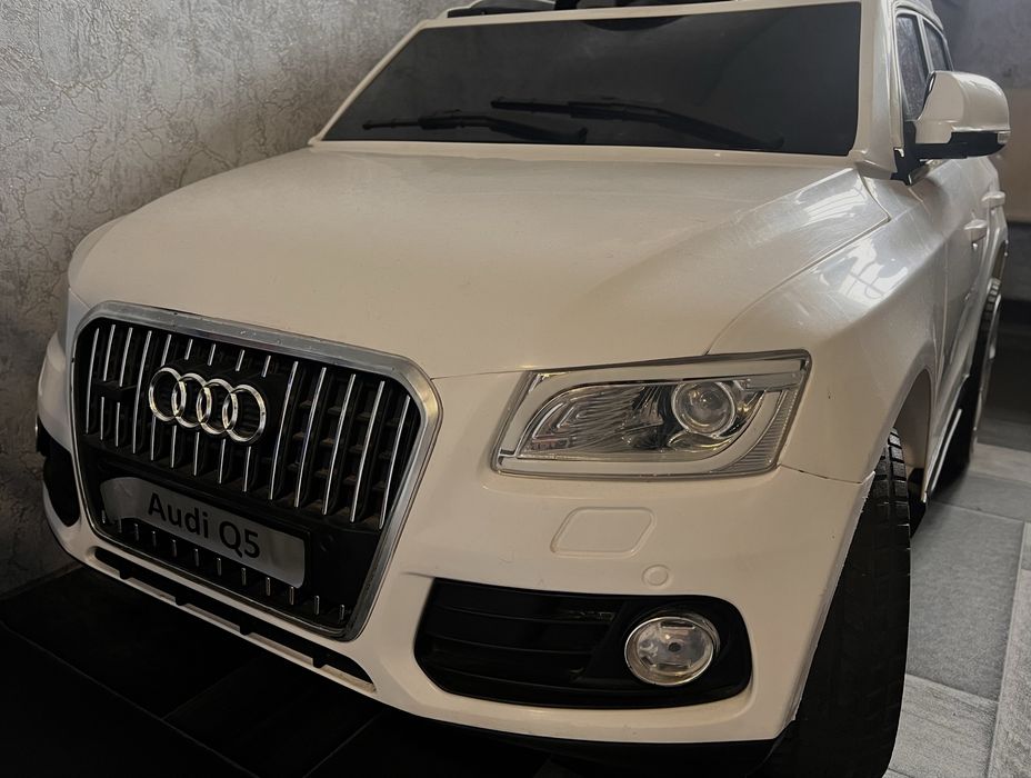 Дитяча машина AUDI Q5