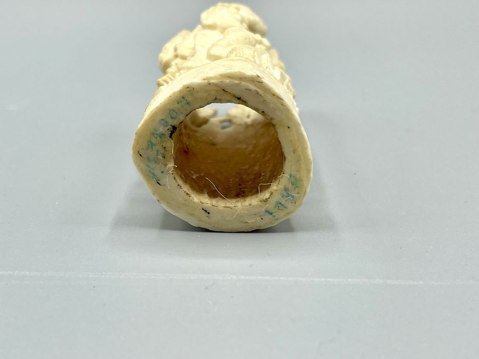 Escultura tailandesa em osso com dragao e deuses, oriental