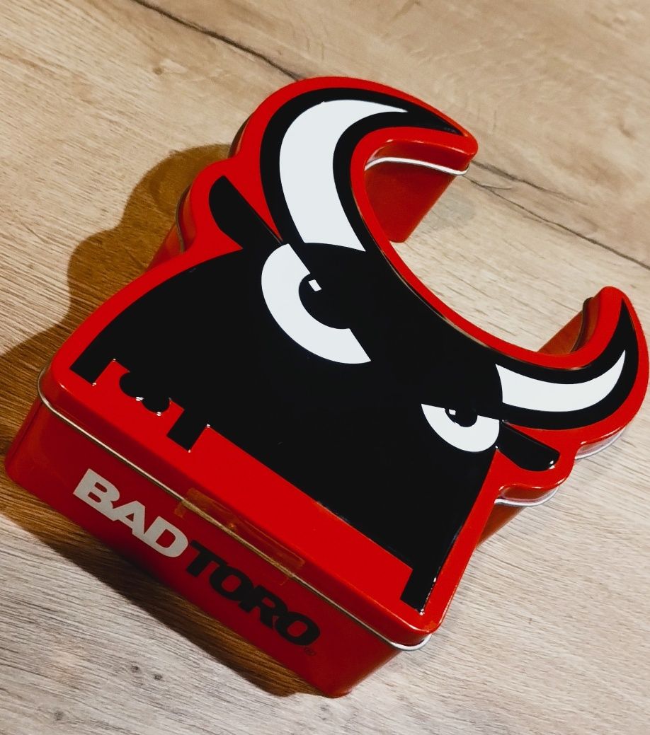Puszka metalowa, pojemnik na ciastka, cukierki, śrubki Byk Bad Toro