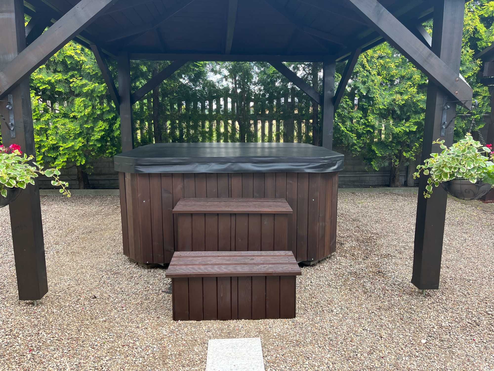 Jacuzzi CAŁOROCZNE nowe podgrzewacz masaż SPA rozmiar 202x192x80cm