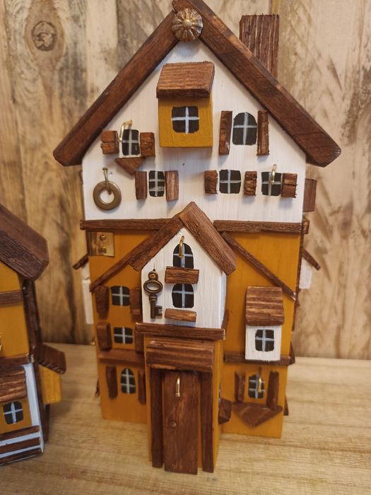 Domki drewniane miodowo białe kamieniczki dekoracja na półke prezent