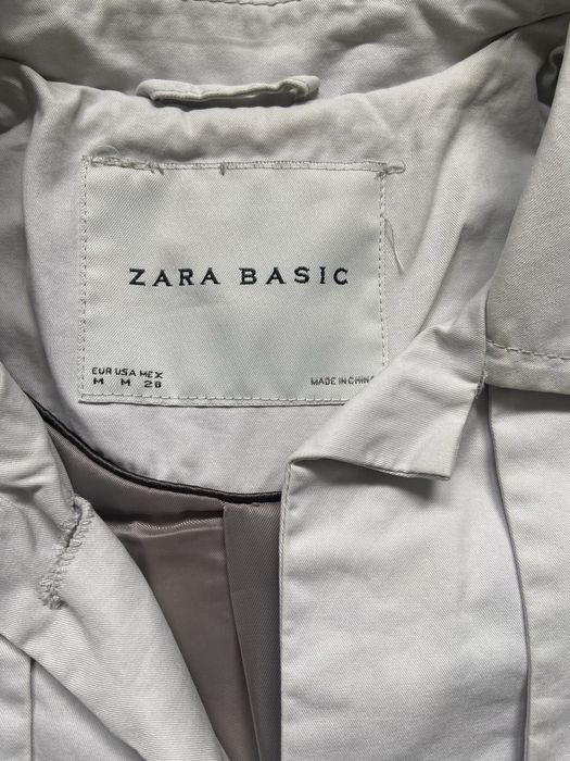 Gabardine curta em cinzento Zara