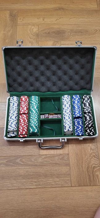 Grand Straight Royale. Zestaw do gry w poker