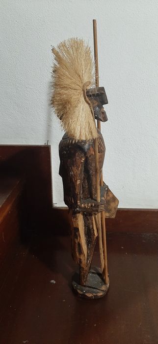 Artesanato: soldado em madeira