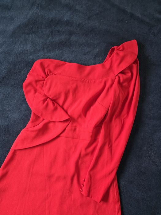 Czerowna sukienka lou Ayko na jedno ramię S 36