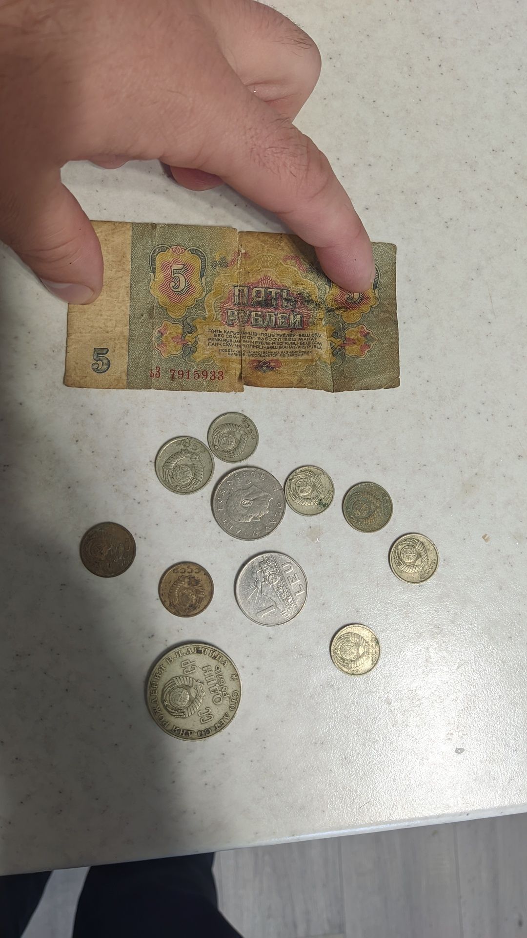 Продам монеты разные .