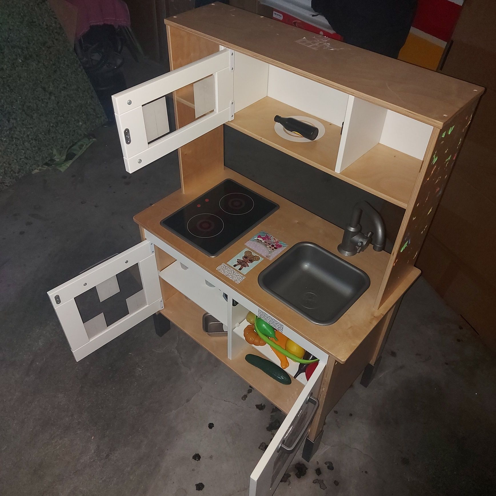 Cozinha criança com utensílios