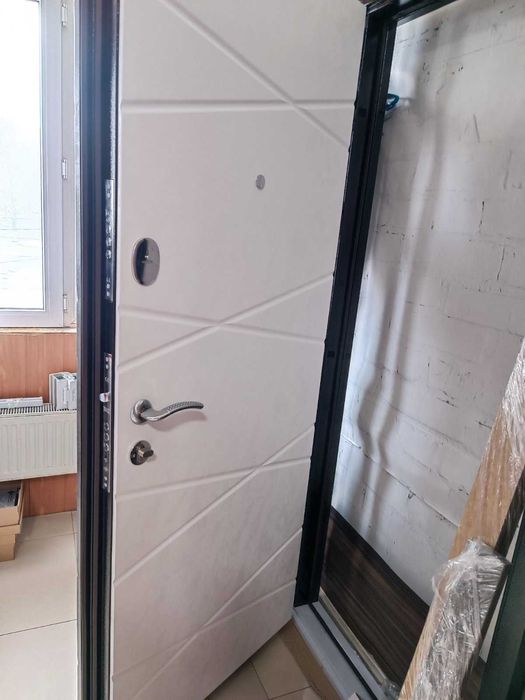 Двері вхідні, міжкімнатні, вікна