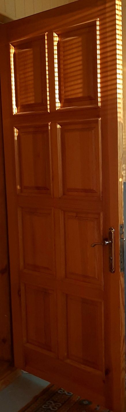 Дверь деревянная / Дерев'яні двері