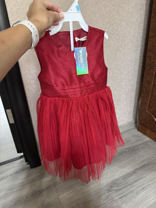 Сукня червоного кольру на 3 роки