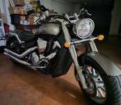 Suzuki Intruder 1800 imaculada