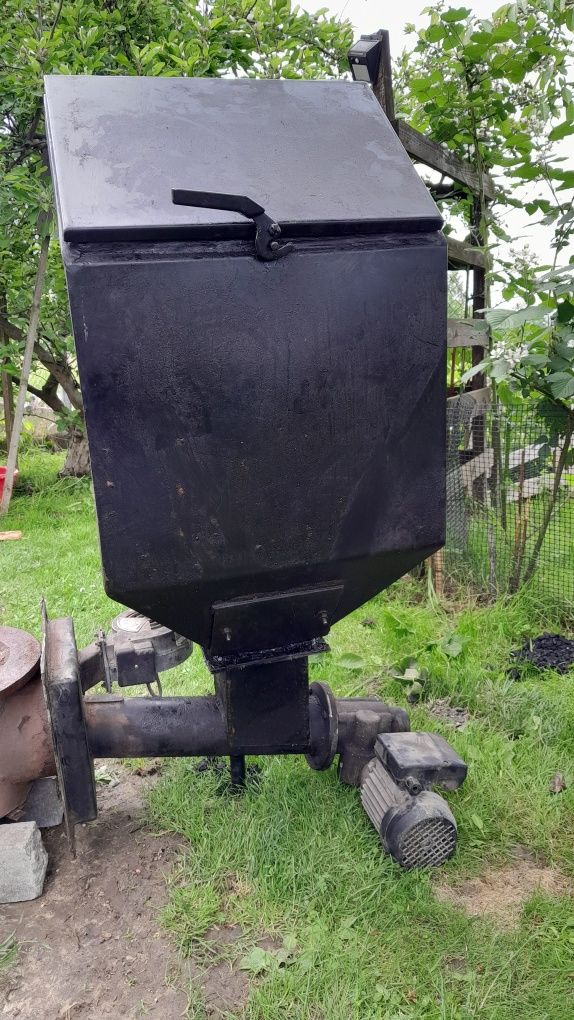 Podajnik z osprzętem