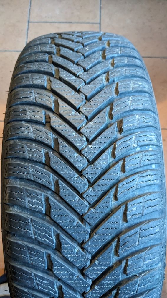 Opona Nokian Weatherproof 195/60/R15 całoroczna