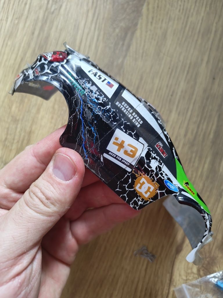 Samochód zdalnie sterowany RC do driftu k989