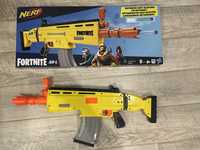 Штурмова гвинтівка SCAR з Battle Royale Fortnite Nerf.