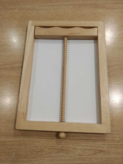 Tacka w ramie drewnianej z stabilizatorem