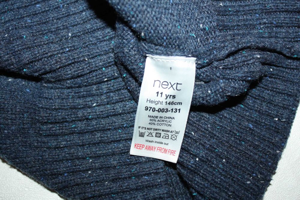 Свитер новогодний мальчику,девочке ф.next р-11лет,р-146 отличное