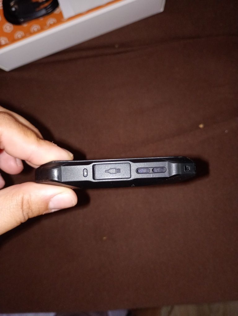 Smartfon Hammer Iron V