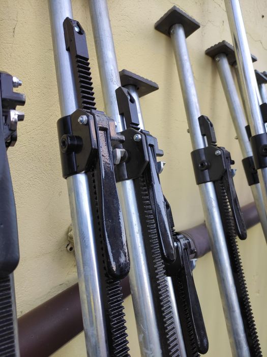 Drążki rozporowe do zabezpieczenia ładunków.