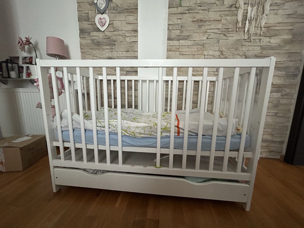 Łozeczko niemowlece biale drewniane+ materac  kokosowy