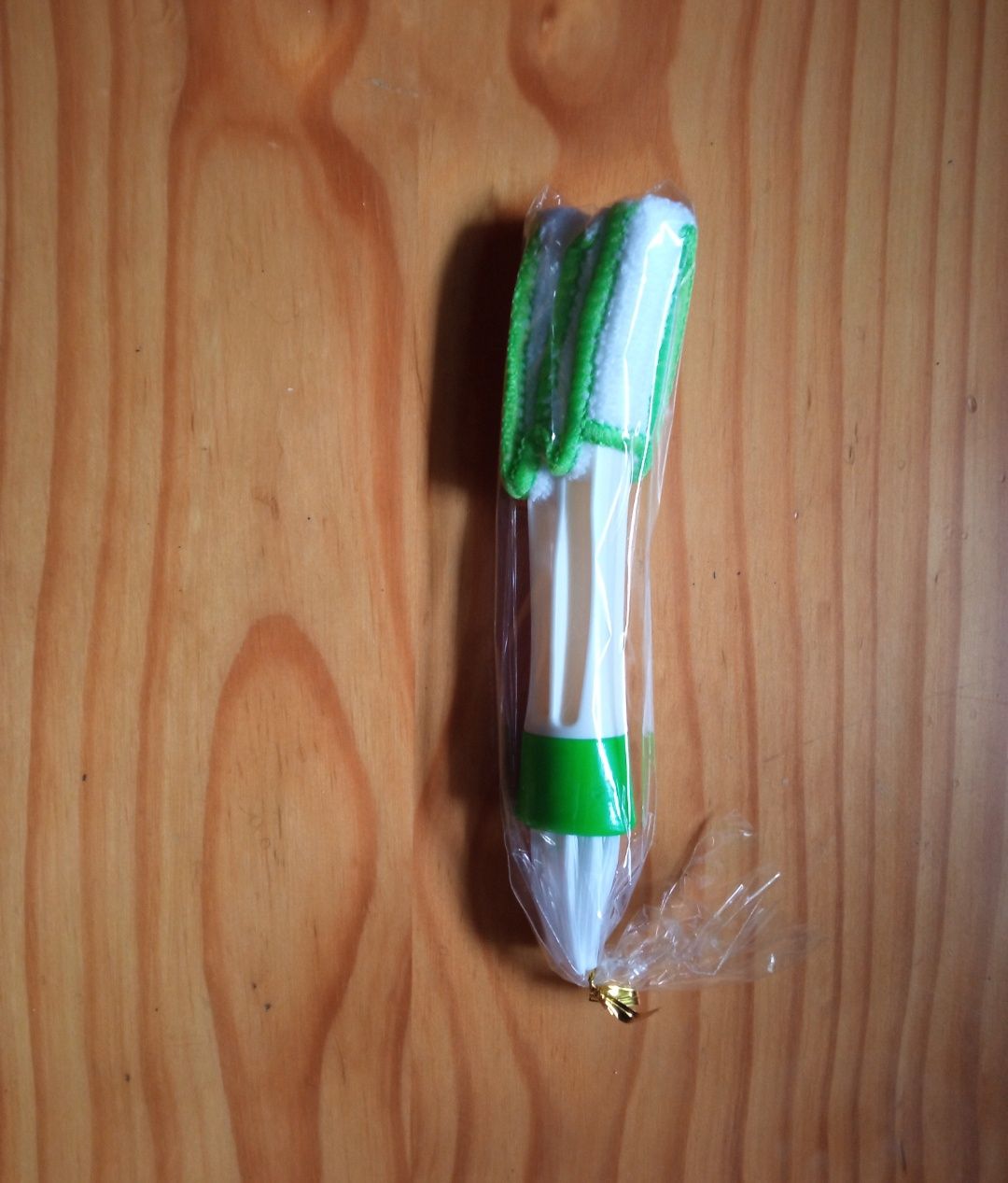Escova de limpeza das grelhas de saída do ar condicionado auto.