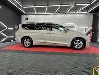 Chrysler Pacifica stand idealny, po serwisie, 8 osobowa
