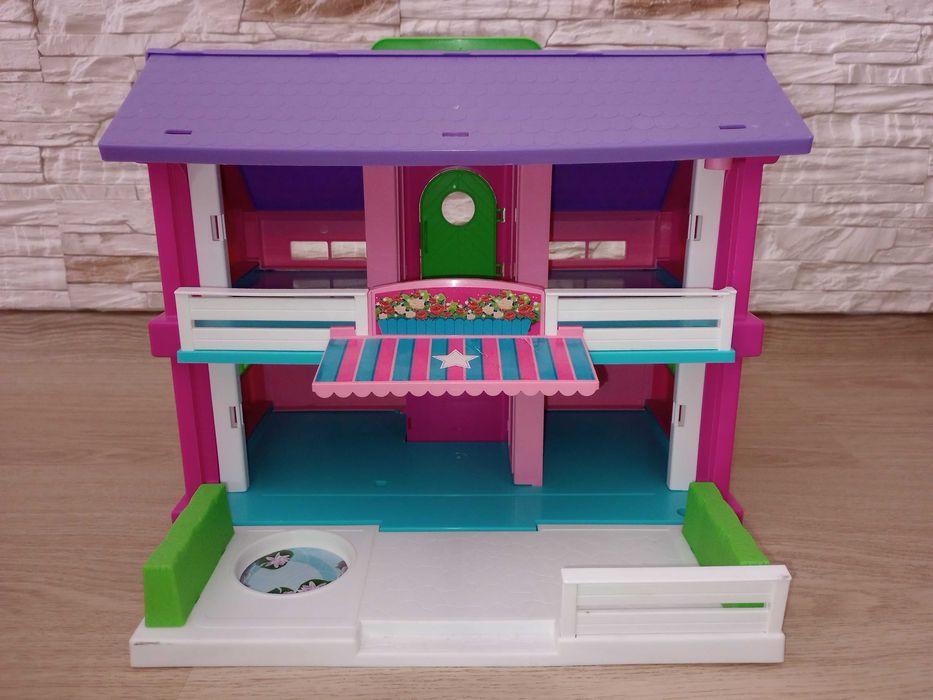 Domek z mebelkami dla lalek