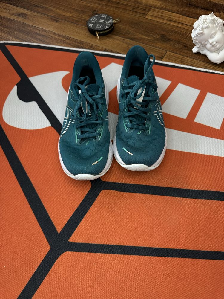 Оригінальні бігові кросівки asics / Асікс